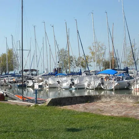 In Balaton 19792 שיופוק