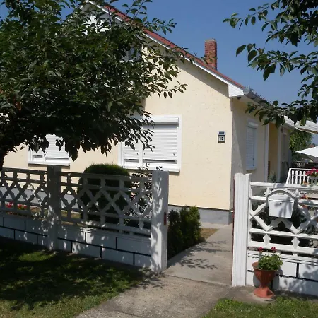 In Balaton 19792 דירה שיופוק